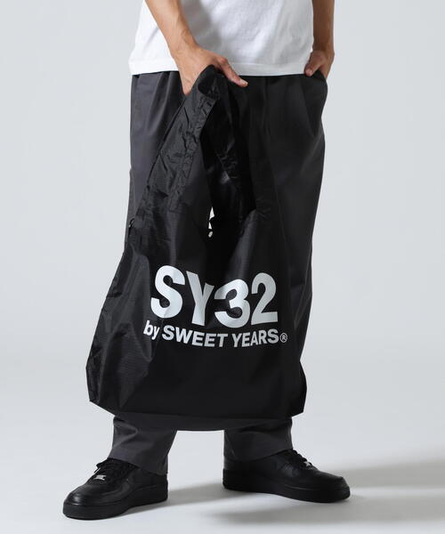 SY32 by SWEET YEARS(エスワイサーティトゥバイスィートイヤーズ)の「SY32 by SWEET YEARS /エスワイサーティトゥ バイ スィートイヤーズ/LIP SHOULDER BAG(エコバッグ/サブバッグ・メンズ・ブラック・F)」の1枚目の写真