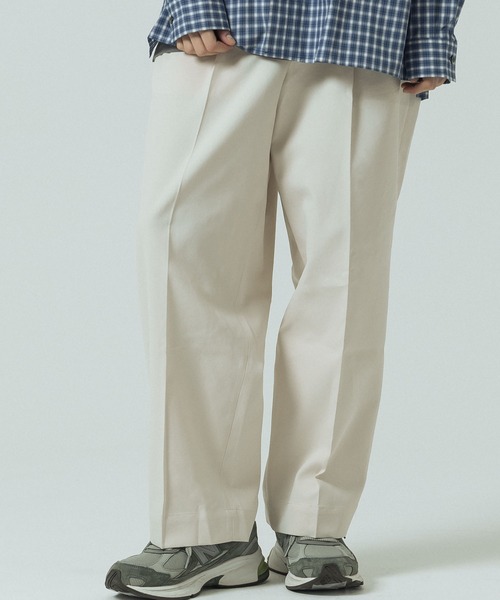 SLICK(スリック)の「【SLICK/スリック】Tech Twill Two Tuck Slacks/テックツイルツータックワイドスラックス / クラシック/セットアップ(スラックス・メンズ・ブラック/ブラウン/スミクロ/アイボリー/グレー/ベージュ・1/2/3)」の3枚目の写真