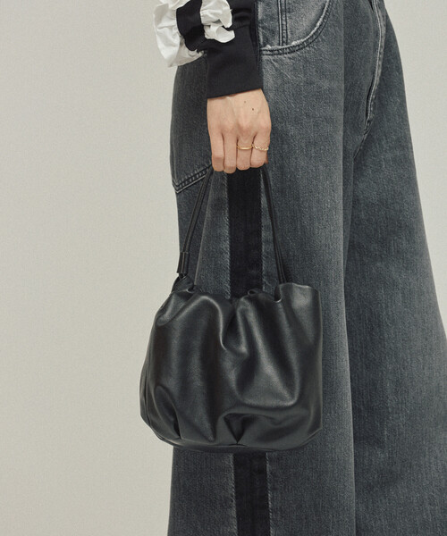 Firsthand（ファーストハンド）の「Firsthand/ファーストハンド レザー 3WAY キンチャクバッグ / 牛革 / 撥水レザー（ハンドバッグ・レディース・ブラック・ONE SIZE）」の2枚目の写真