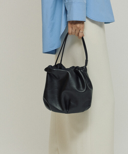 Firsthand（ファーストハンド）の「Firsthand/ファーストハンド レザー 3WAY キンチャクバッグ / 牛革 / 撥水レザー（ハンドバッグ・レディース・ブラック・ONE SIZE）」の7枚目の写真