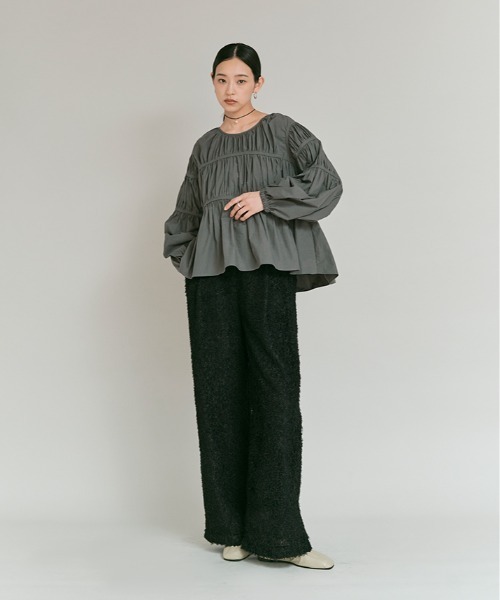 W:Huku(フーク)の「タイプライター 切り替え シャーリング トップス /Cotton Typewriter Shirring Flare Top(シャツ/ブラウス・レディース・オフホワイト/グレー/ブラック・FREE)」の6枚目の写真