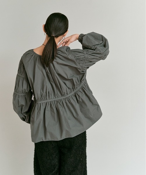 W:Huku(フーク)の「タイプライター 切り替え シャーリング トップス /Cotton Typewriter Shirring Flare Top(シャツ/ブラウス・レディース・オフホワイト/グレー/ブラック・FREE)」の10枚目の写真