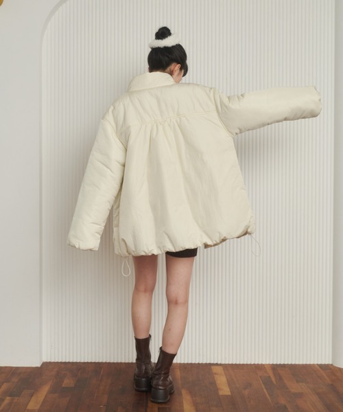 REMOON（リムーン）の「スタンドカラーボリュームミディコート（ダウンジャケット/コート・レディース・アイボリー/イエロー/ブラウン・FREE）」の5枚目の写真