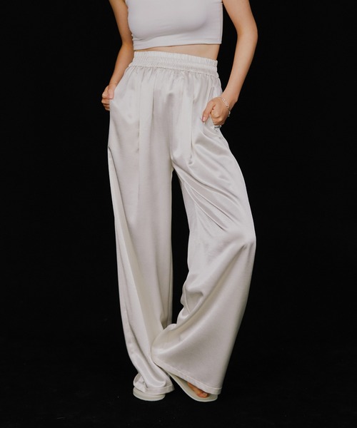 LIENCOEUR（リアンクール）の「ラスターサテンストレートパンツ（その他パンツ・レディース・アイボリー/ブラック/イエロー・FREE）」の2枚目の写真