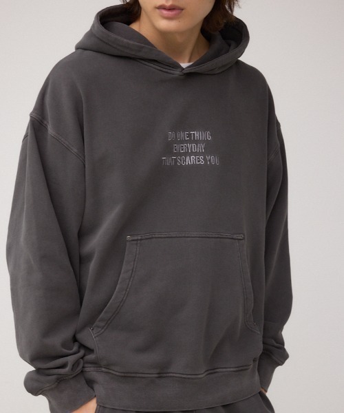 AZUL by moussy(アズールバイマウジー)の「スウェットプルオーバーパーカー(パーカー・メンズ・グリーン系その他2/ライトブラック/ブラック・MEDIUM/LARGE)」の1枚目の写真