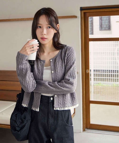 CHAN ME(チャンミ)の「裾レースケーブルカーディガン(カーディガン/ボレロ・レディース・グレー/ブラック・MEDIUM/LARGE/X-LARGE)」の8枚目の写真