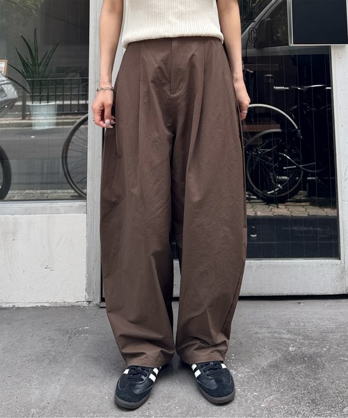 LE MORE(リモア)の「タックカーブパンツ(その他パンツ・レディース・ブラウン/ブラック/カーキ・FREE)」の3枚目の写真
