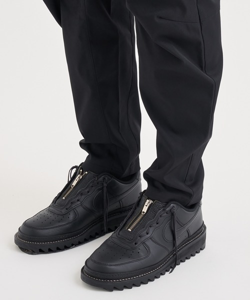WHITE MOUNTAINEERING(ホワイトマウンテニアリング)の「【White Mountaineering / ホワイトマウンテニアリング】 2 TUCK MOTORCYCLE PANTS(その他パンツ・メンズ・ブラック・2/1/0)」の4枚目の写真