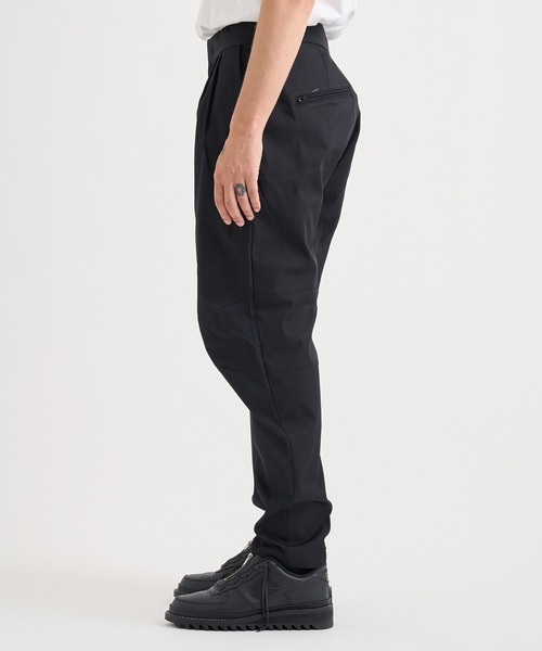 WHITE MOUNTAINEERING(ホワイトマウンテニアリング)の「【White Mountaineering / ホワイトマウンテニアリング】 2 TUCK MOTORCYCLE PANTS(その他パンツ・メンズ・ブラック・2/1/0)」の6枚目の写真
