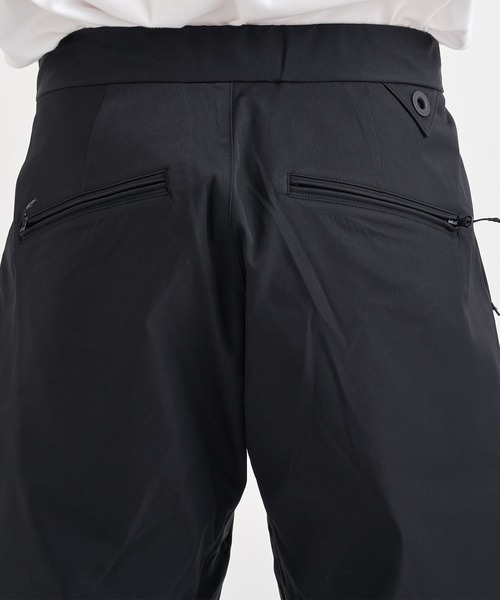 WHITE MOUNTAINEERING(ホワイトマウンテニアリング)の「【White Mountaineering / ホワイトマウンテニアリング】 2 TUCK MOTORCYCLE PANTS(その他パンツ・メンズ・ブラック・2/1/0)」の9枚目の写真