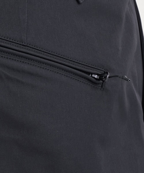 WHITE MOUNTAINEERING(ホワイトマウンテニアリング)の「【White Mountaineering / ホワイトマウンテニアリング】 2 TUCK MOTORCYCLE PANTS(その他パンツ・メンズ・ブラック・2/1/0)」の10枚目の写真