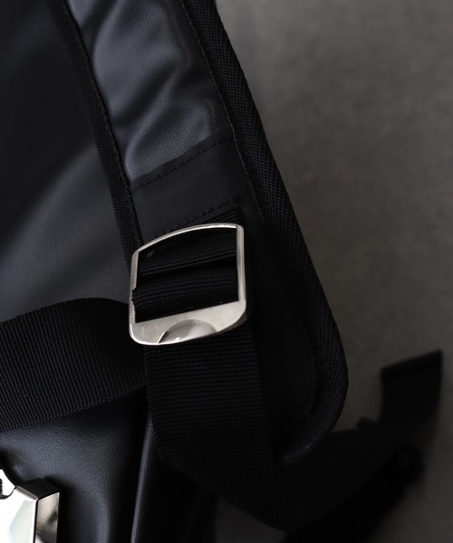 welise（ウェライズ）の「【welise×ADAMPATEK】アーティフィシャルレザー ギミックワンショルダーバッグ（ショルダーバッグ・メンズ・ブラック・FREE）」の12枚目の写真