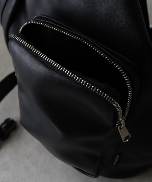 welise（ウェライズ）の「【welise×ADAMPATEK】アーティフィシャルレザー ギミックワンショルダーバッグ（ショルダーバッグ・メンズ・ブラック・FREE）」の8枚目の写真