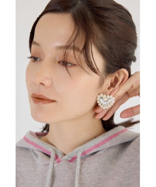 RODEO CROWNS WIDE BOWL（ロデオクラウンズワイドボウル）の「フェイクパールフレームハートピアス（ピアス（両耳用）・レディース・シルバー/ゴールド・FREE）」の2枚目の写真