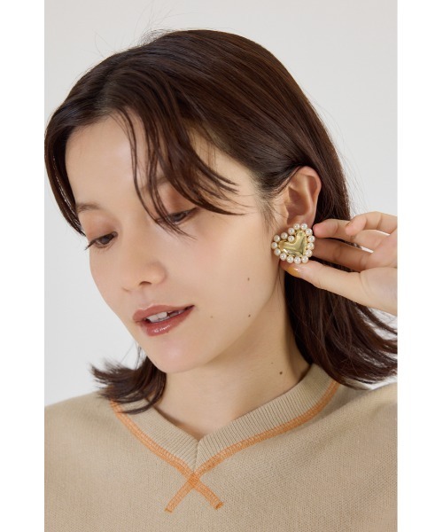 RODEO CROWNS WIDE BOWL（ロデオクラウンズワイドボウル）の「フェイクパールフレームハートピアス（ピアス（両耳用）・レディース・シルバー/ゴールド・FREE）」の6枚目の写真