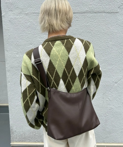 B.R.U（ブル）の「フェイクレザー2WAYショルダーバッグ（ショルダーバッグ・メンズ・ブラック/ブラウン・FREE）」の2枚目の写真