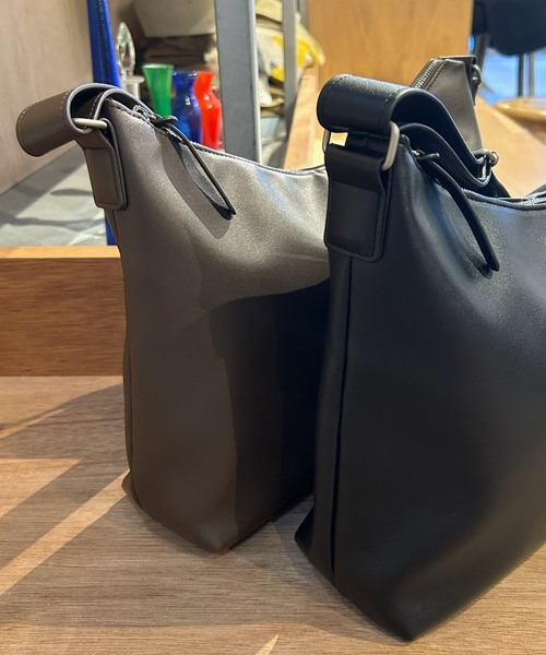 B.R.U（ブル）の「フェイクレザー2WAYショルダーバッグ（ショルダーバッグ・メンズ・ブラック/ブラウン・FREE）」の10枚目の写真