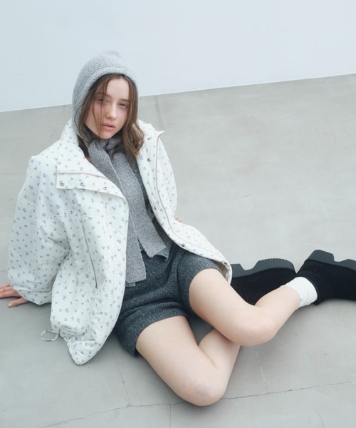 Heather(ヘザー)の「スタンドギャザーミドルブルゾン 593654(ブルゾン・レディース・ブラック系その他/アイボリー/ブラック/ホワイト系その他・FREE)」の3枚目の写真