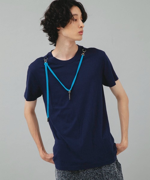 VIKTOR&ROLF(ヴィクター&ロルフ)の「VIKTOR&ROLF(ヴィクター&ロルフ)カスタムキー ブランドロゴ 半袖Tシャツ(Tシャツ/カットソー・メンズ・ネイビー・S/M)」の1枚目の写真