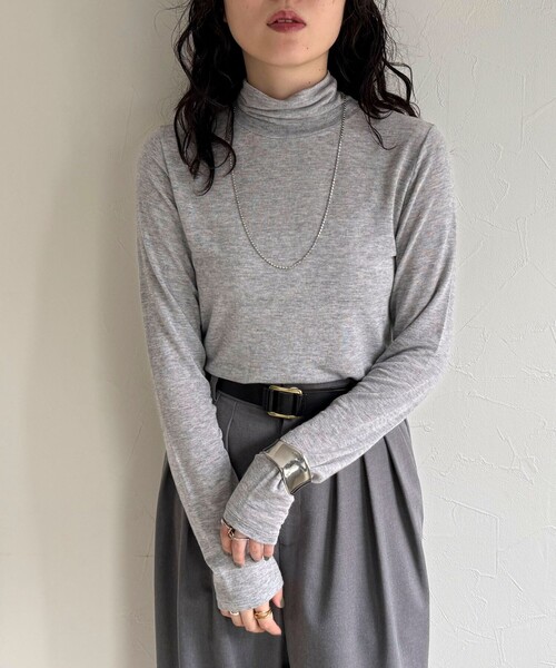 fredy emue（フレディエミュ）の「ウールブレンドシアータートルプルオーバー（その他トップス・レディース・ライトグレー/ブラック/グレイッシュベージュ/ブラック系その他/オフホワイト・38）」の2枚目の写真