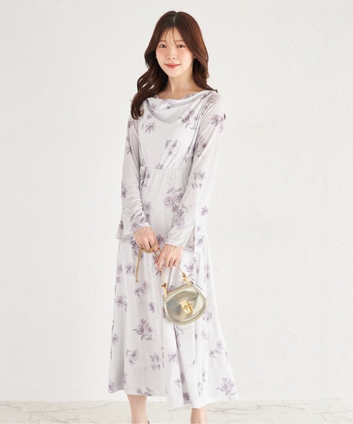 tocco closet(トッコ クローゼット)の「バックレースアップドレープネックフラワープリントベロアワンピース(ワンピース・レディース・ピンクベージュ/グレー・M)」の1枚目の写真