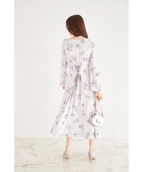 tocco closet(トッコ クローゼット)の「バックレースアップドレープネックフラワープリントベロアワンピース(ワンピース・レディース・ピンクベージュ/グレー・M)」の6枚目の写真
