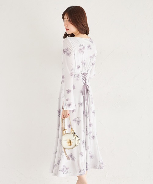 tocco closet(トッコ クローゼット)の「バックレースアップドレープネックフラワープリントベロアワンピース(ワンピース・レディース・ピンクベージュ/グレー・M)」の9枚目の写真