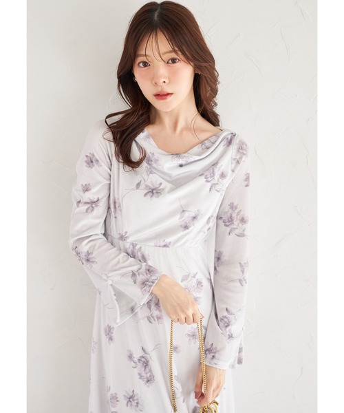 tocco closet(トッコ クローゼット)の「バックレースアップドレープネックフラワープリントベロアワンピース(ワンピース・レディース・ピンクベージュ/グレー・M)」の7枚目の写真