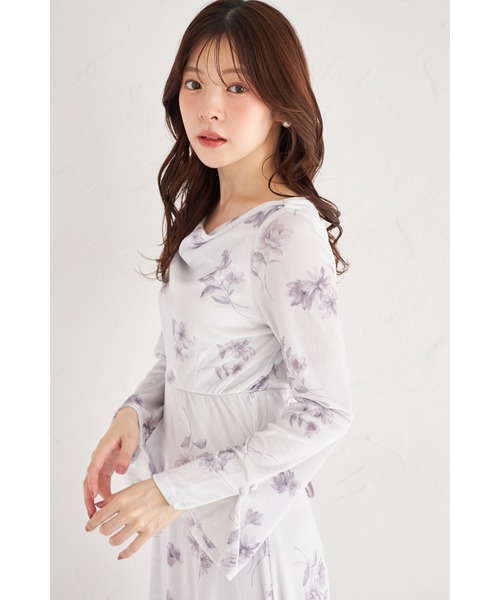 tocco closet(トッコ クローゼット)の「バックレースアップドレープネックフラワープリントベロアワンピース(ワンピース・レディース・ピンクベージュ/グレー・M)」の8枚目の写真
