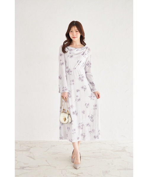 tocco closet(トッコ クローゼット)の「バックレースアップドレープネックフラワープリントベロアワンピース(ワンピース・レディース・ピンクベージュ/グレー・M)」の4枚目の写真