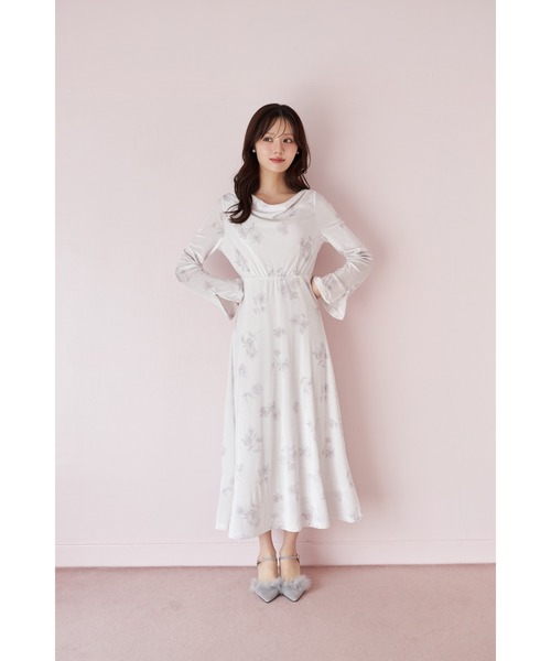 tocco closet(トッコ クローゼット)の「バックレースアップドレープネックフラワープリントベロアワンピース(ワンピース・レディース・ピンクベージュ/グレー・M)」の11枚目の写真