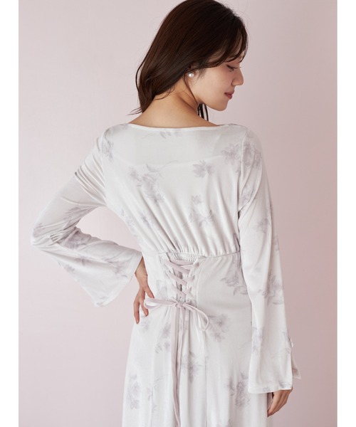 tocco closet(トッコ クローゼット)の「バックレースアップドレープネックフラワープリントベロアワンピース(ワンピース・レディース・ピンクベージュ/グレー・M)」の18枚目の写真