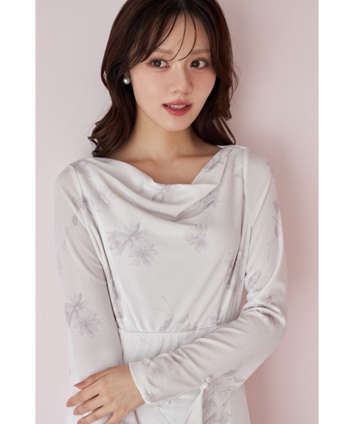 tocco closet(トッコ クローゼット)の「バックレースアップドレープネックフラワープリントベロアワンピース(ワンピース・レディース・ピンクベージュ/グレー・M)」の16枚目の写真