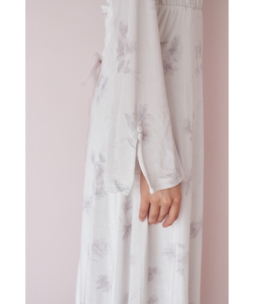 tocco closet(トッコ クローゼット)の「バックレースアップドレープネックフラワープリントベロアワンピース(ワンピース・レディース・ピンクベージュ/グレー・M)」の17枚目の写真