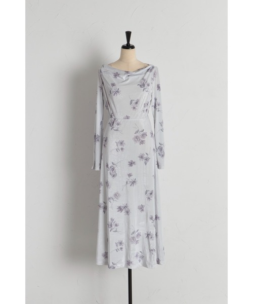 tocco closet(トッコ クローゼット)の「バックレースアップドレープネックフラワープリントベロアワンピース(ワンピース・レディース・ピンクベージュ/グレー・M)」の19枚目の写真