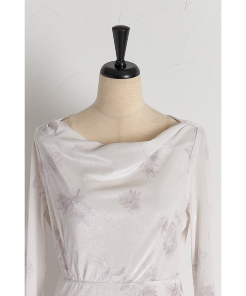 tocco closet(トッコ クローゼット)の「バックレースアップドレープネックフラワープリントベロアワンピース(ワンピース・レディース・ピンクベージュ/グレー・M)」の21枚目の写真