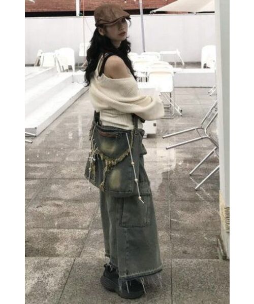 AVANDRESS(アバンドレス )の「Evelyn Long Denim Skirt VINTAGE BLUE(スカート・レディース・ブルー・LARGE/MEDIUM/SMALL)」の4枚目の写真
