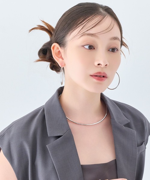 Phoebe(フィービィー)の「≪雑誌掲載≫【金属アレルギー対応】ライトフープピアス/ステンレス/大振り(ピアス(両耳用)・レディース・イエローゴールド/シルバー・FREE)」の10枚目の写真