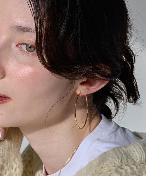 Phoebe(フィービィー)の「≪雑誌掲載≫【金属アレルギー対応】ライトフープピアス/ステンレス/大振り(ピアス(両耳用)・レディース・イエローゴールド/シルバー・FREE)」の18枚目の写真