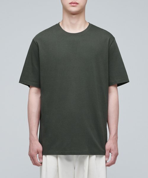 MUSINSA STANDARD（ムシンサスタンダード）の「ベーシッククルーネックTシャツ[ダスティカーキ]（Tシャツ/カットソー・メンズ・その他・LARGE/X-LARGE/XX-LARGE/XXX-LARGE/SMALL/MEDIUM）」の2枚目の写真