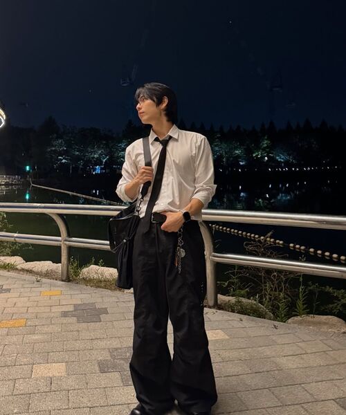 DEFGARMENTS（デフグラメンツ）の「STUD PARACHUTE PANTS [KHAKI]（その他パンツ・レディース・その他・X-SMALL/SMALL/MEDIUM/LARGE）」の4枚目の写真