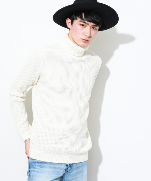 STUDIOUS（ステュディオス）の「【ZOZO限定】 STUDIOUSファインウールワッフルタートルネックニット（ニット/セーター・メンズ・ブラック/カーキ/ホワイト/ネイビー/グレー・2/1/3）」の2枚目の写真