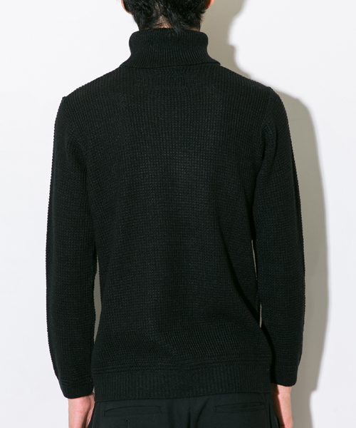 STUDIOUS（ステュディオス）の「【ZOZO限定】 STUDIOUSファインウールワッフルタートルネックニット（ニット/セーター・メンズ・ブラック/カーキ/ホワイト/ネイビー/グレー・2/1/3）」の17枚目の写真
