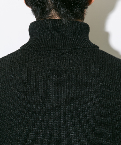 STUDIOUS（ステュディオス）の「【ZOZO限定】 STUDIOUSファインウールワッフルタートルネックニット（ニット/セーター・メンズ・ブラック/カーキ/ホワイト/ネイビー/グレー・2/1/3）」の21枚目の写真