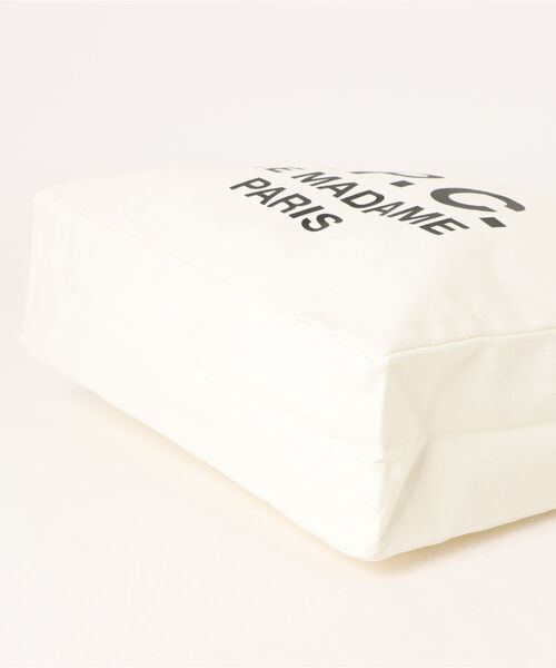 A.P.C.（アーペーセー）の「TOTE LOU RUE MADAME 2.0（トートバッグ・メンズ・オレンジ系その他/ライトグレー/ベージュ/キナリ・ONESIZE）」の6枚目の写真