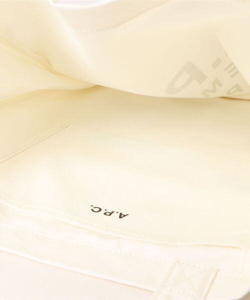 A.P.C.（アーペーセー）の「TOTE LOU RUE MADAME 2.0（トートバッグ・メンズ・オレンジ系その他/ライトグレー/ベージュ/キナリ・ONESIZE）」の7枚目の写真
