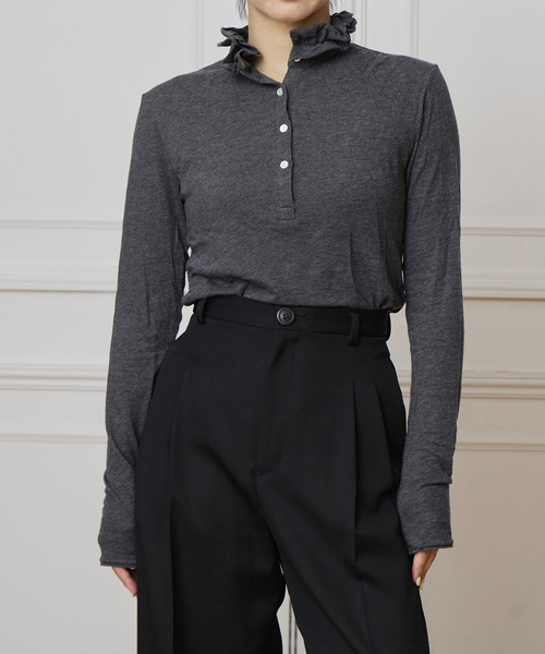 IENA LA BOUCLE（イエナラブークル）の「《追加》IENA LA BOUCLE フリルヘンリーネックカットソー（Tシャツ/カットソー・レディース・グレー・FREE）」の4枚目の写真