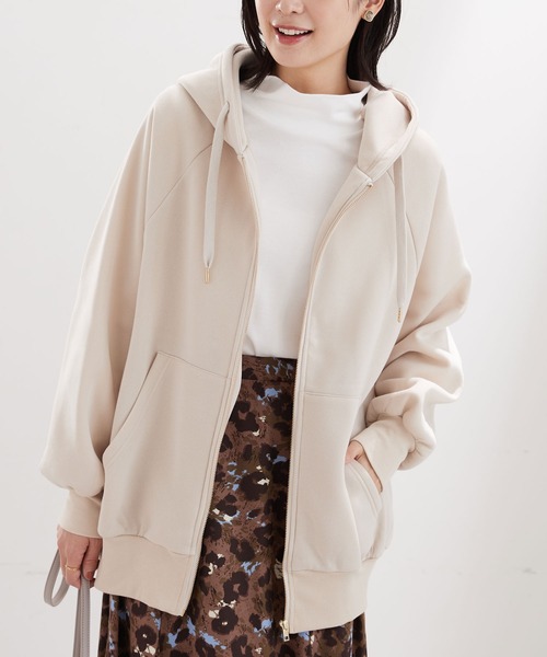 BELLUNA PLUS（ベルーナ）の「裏起毛素材ビッグシルエットジップパーカー（パーカー・レディース・アイボリー/ブラック・MEDIUM）」の4枚目の写真
