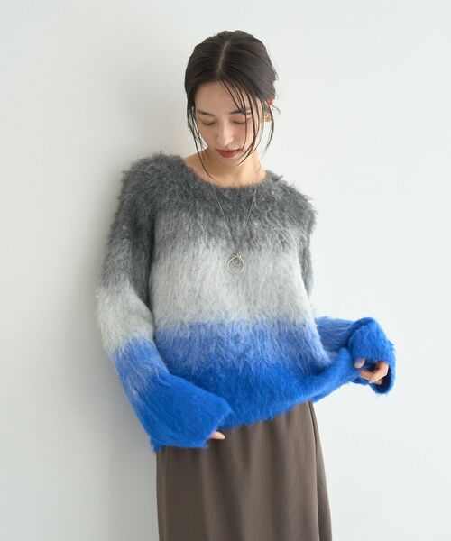 YECCA VECCA（イェッカヴェッカ）の「グラデーションシャギーニット（ニット/セーター・レディース・ブルー/イエロー/ラベンダー・FREE）」の6枚目の写真