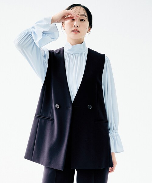 UNTITLED(アンタイトル)の「【洗える/ストレッチ性/セットアップ可】バックラッフルジレ(ベスト・レディース・ネイビー/ブラック・00/02/04/44/48)」の2枚目の写真